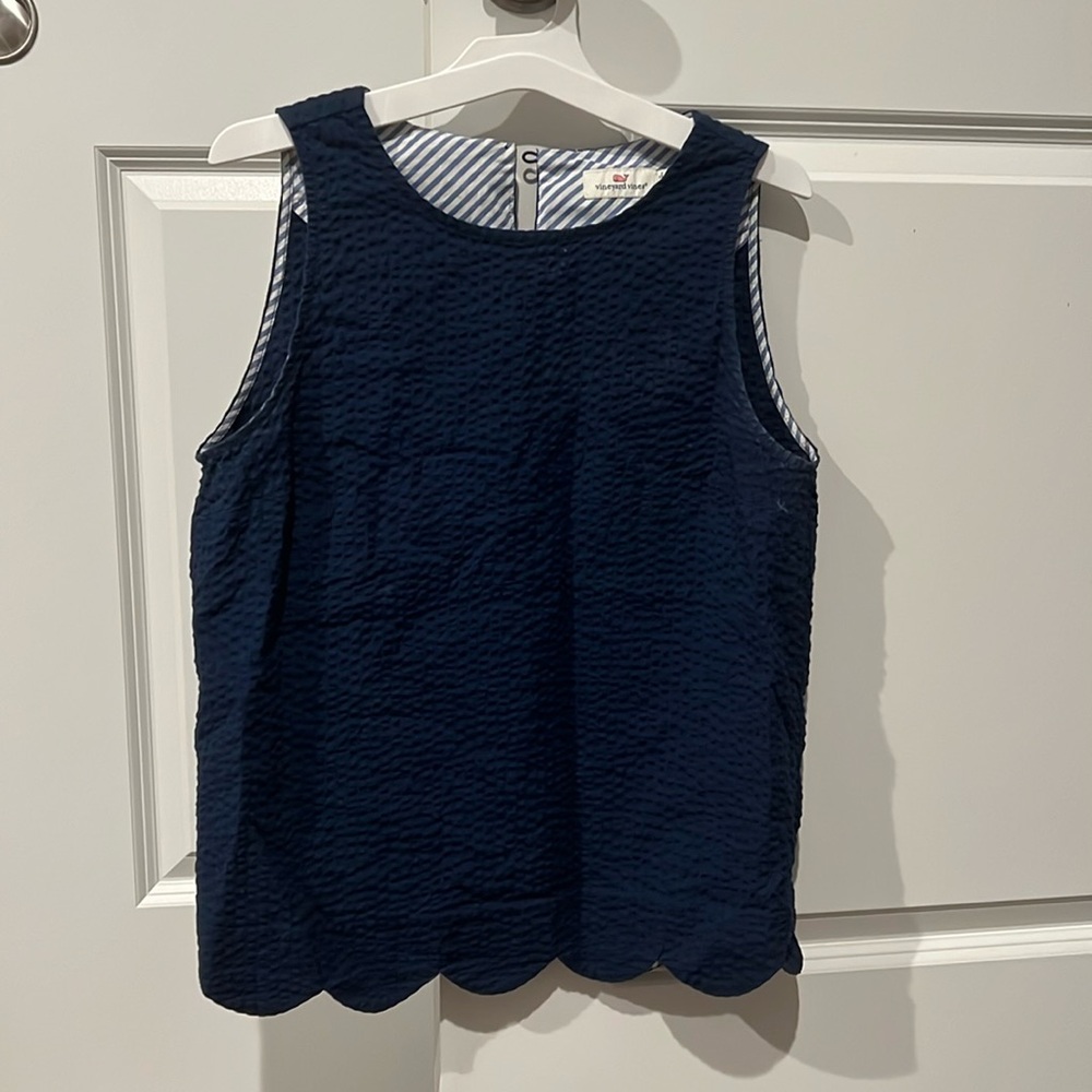 Vineyard vines scalloped blouse
